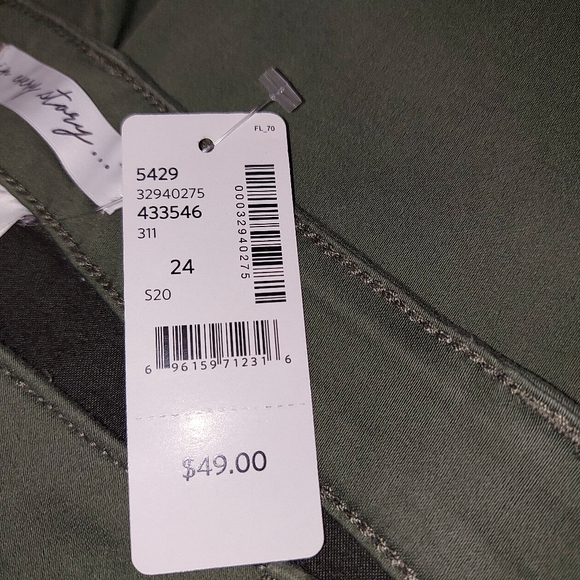 Penningtons Capri Pants Olive Green NWT Button Waist Pockets - Picture 4 of 7